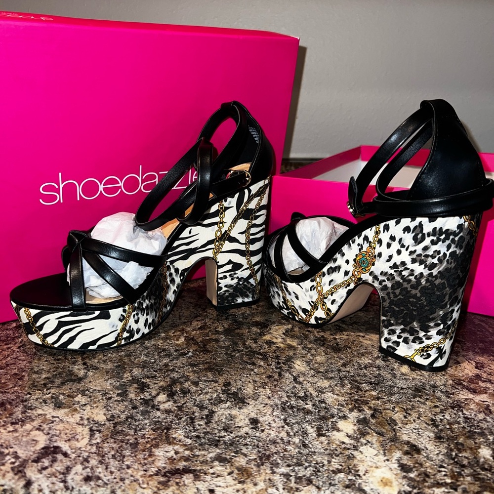Shoe Dazzle Black and White Platform Statement Shoes